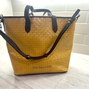 Beautiful Dooney and Bourne tan basket weave leather tote bag